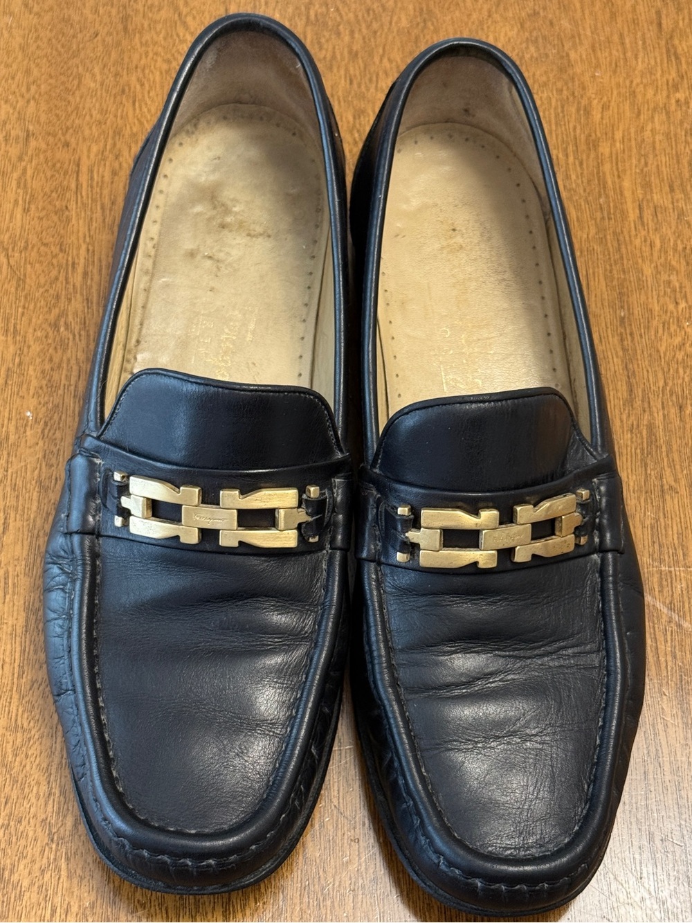 Salvatore Ferragamo Vintage Women’s Gold Link Gancini Leather Loafers Black 8.5